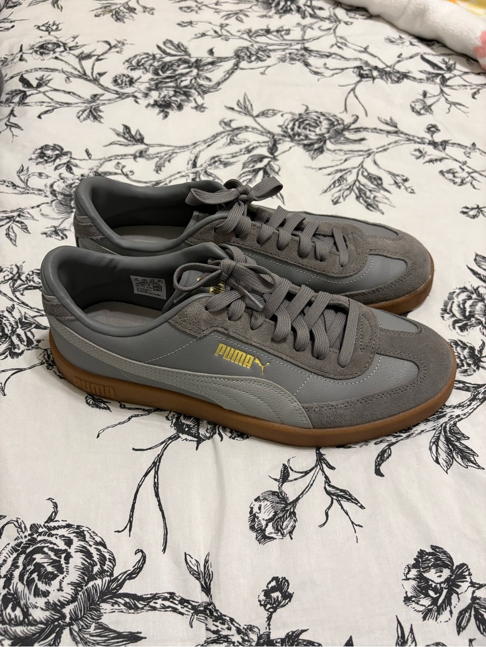 Men’s puma sneakers